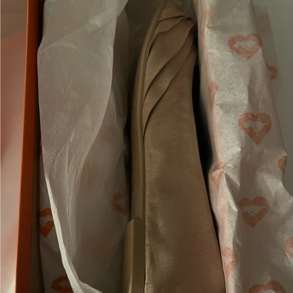NWB Rocket Dog Myrna Tai Silk sesame ballet flats. Size 6. - Picture 3 of 7